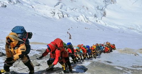 尼泊尔政府规定 爬珠峰需装晶片 缩短搜救时间