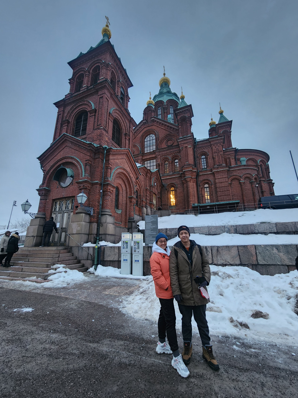 ■位于港口山坡上的乌斯佩斯基大教堂有着红砖筑成的外墙，是赫尔辛基独有的一抹华丽色彩。这座俄罗斯东正教堂是北欧最大的东正教堂，也是俄罗斯在芬兰历史上留下的最清晰印记之一。