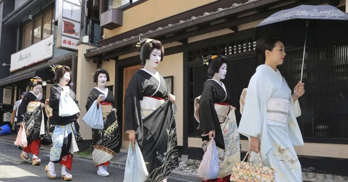 藝妓頻遭撕衣塞煙蒂 京都祇園4月起禁遊客