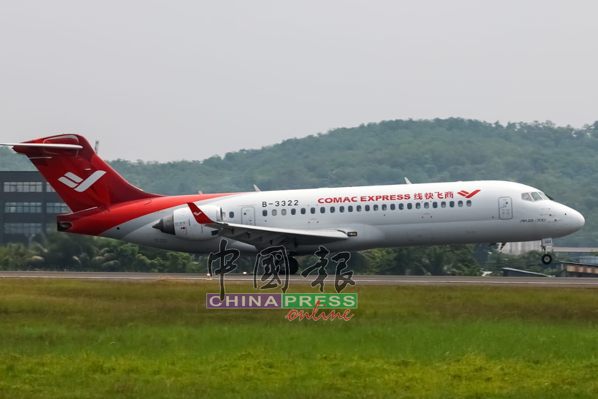 ARJ-21则是来自商飞快线，注册编号B-3322。