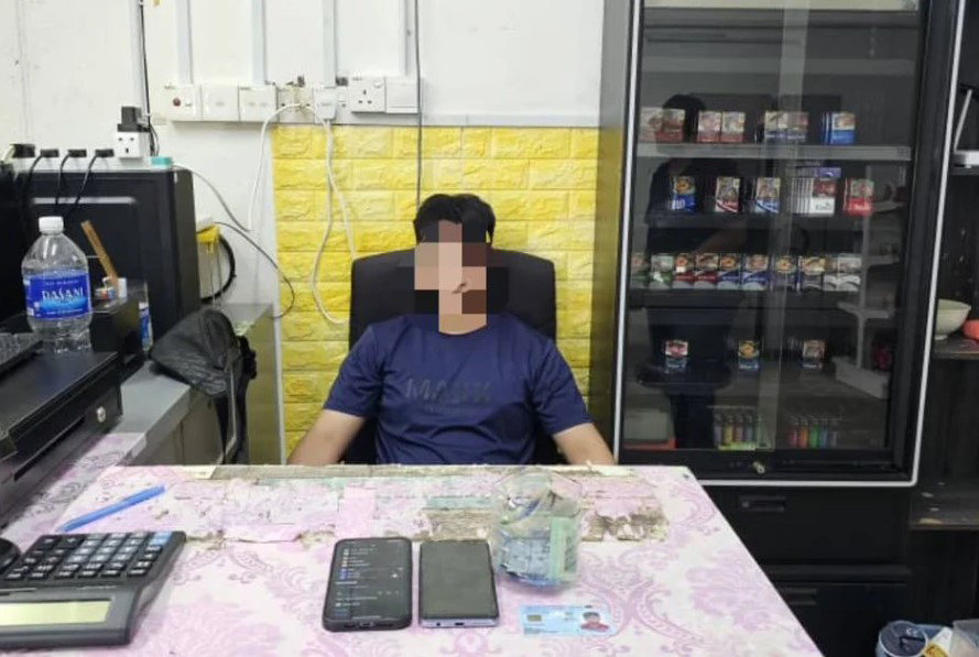 警方将涉案的6名手机店和便利店职员带回警局，协助调查。