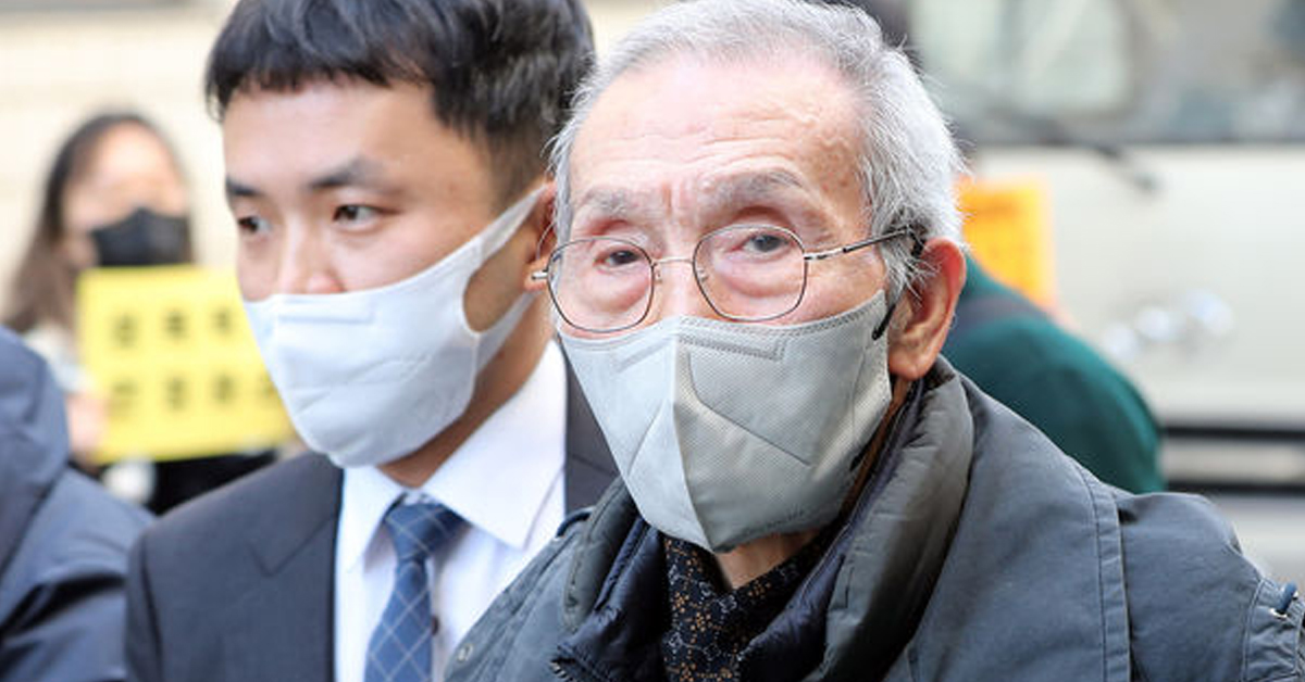 吴永洙（右）性骚扰案于15日一审判决出炉。