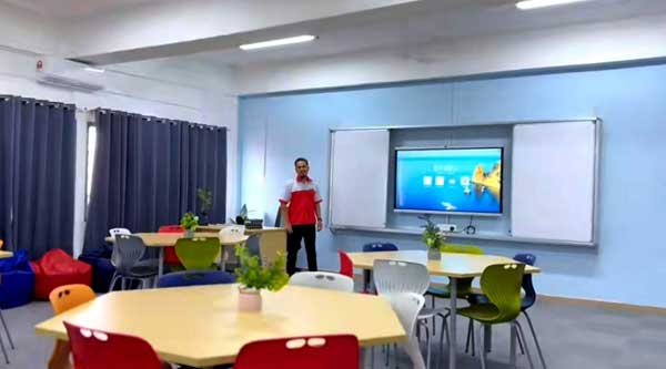 尤斯兰在TikTok的视频中披露，通过AEON的赞助后，孩子们可以在一个更舒适的环境中有效学习。