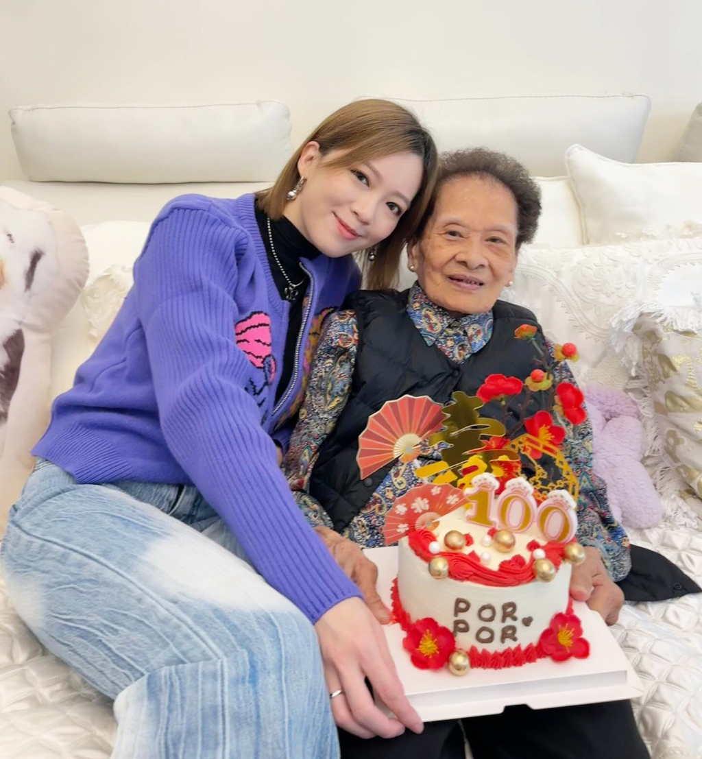 黄日华渐走出阴霾 与爱女贺岳母100岁生日