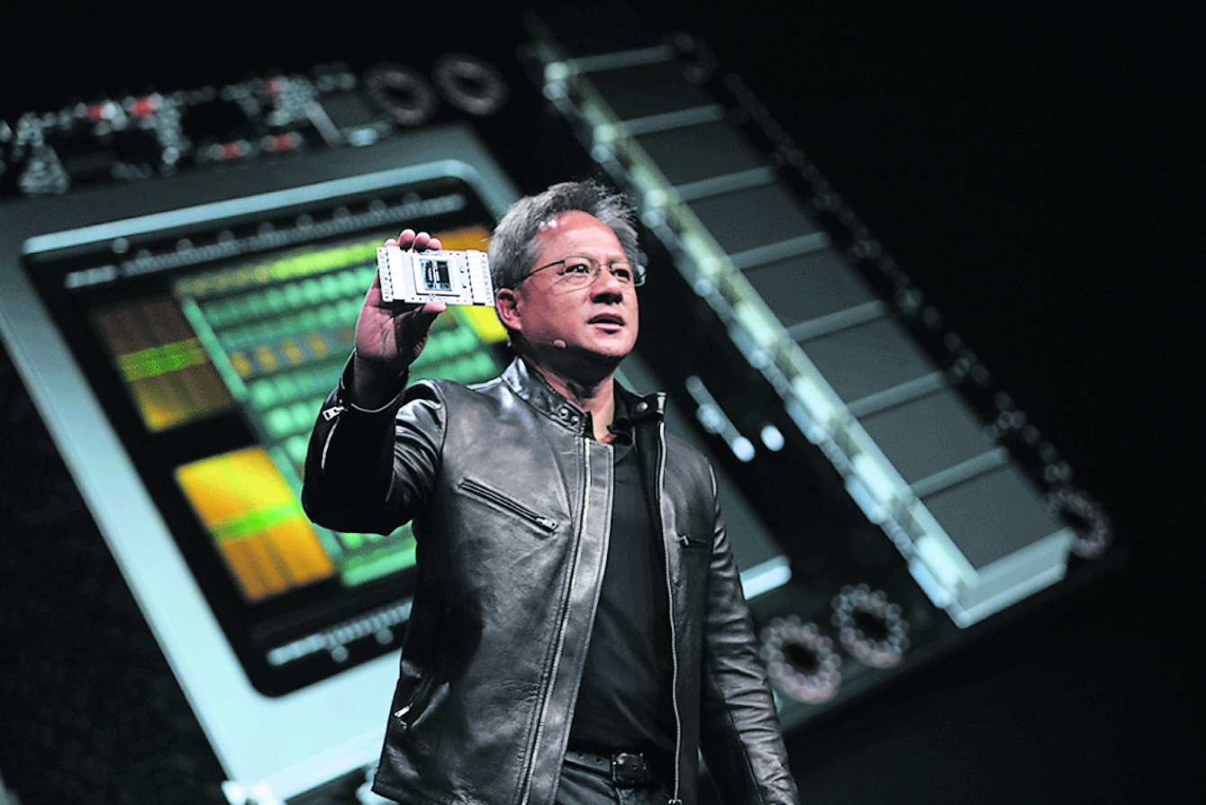 ■NVIDIA执行长黄仁勋向大家介绍NVIDIA推出的最新一代GPU“Blackwell”。