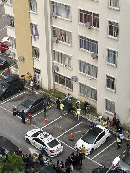 医务人员证实小童重伤不治，警察赶抵现场进行调查。
