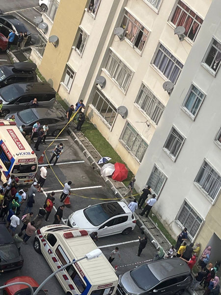 医务人员证实小童重伤不治，警察赶抵现场进行调查。
