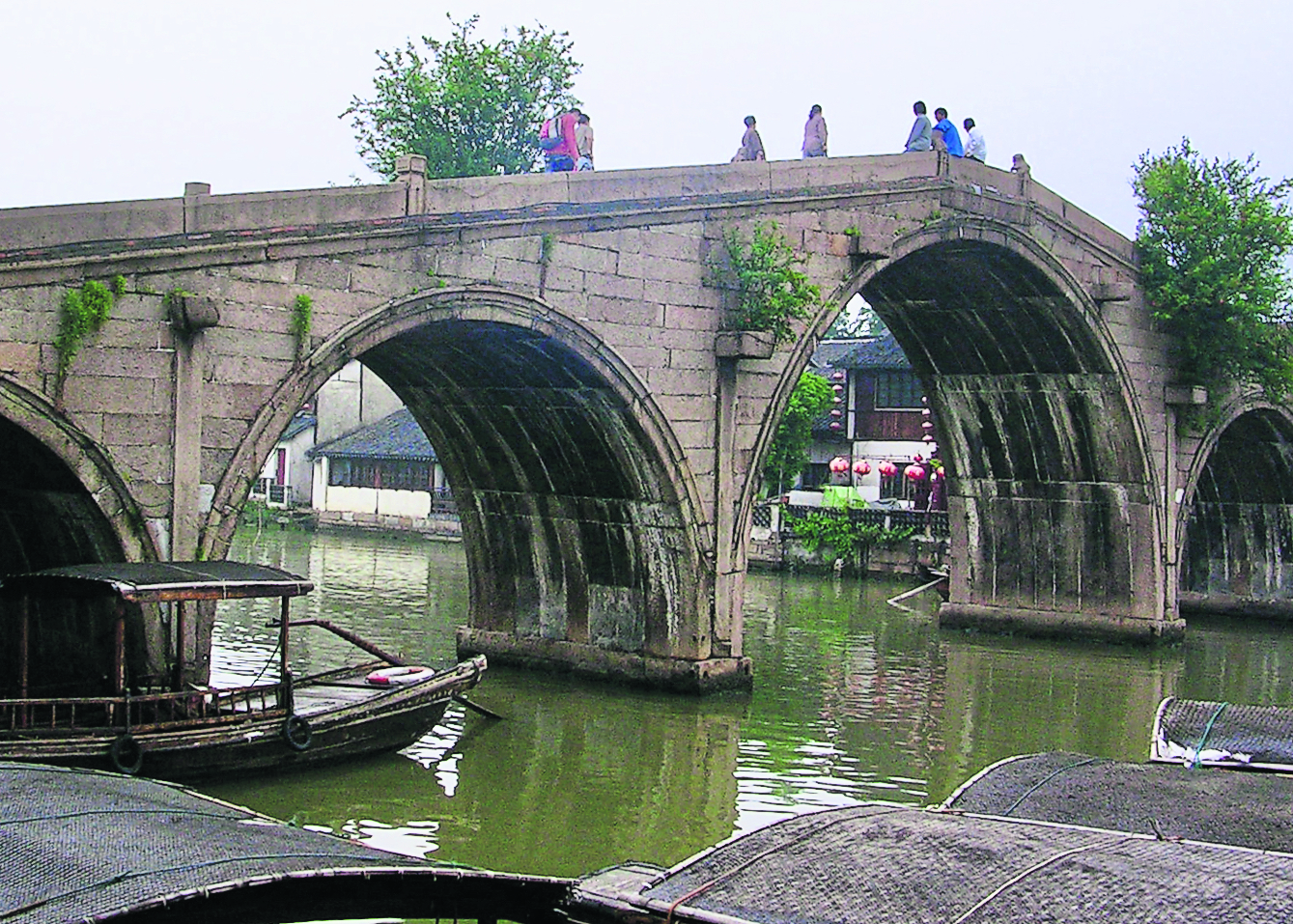 ■放生桥是江南古镇中最磅礴的石拱桥。