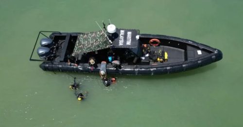 21名潜水员下海 搜寻直升机黑箱