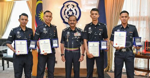 4警员立功 获颁褒扬状 警总长：干得好！