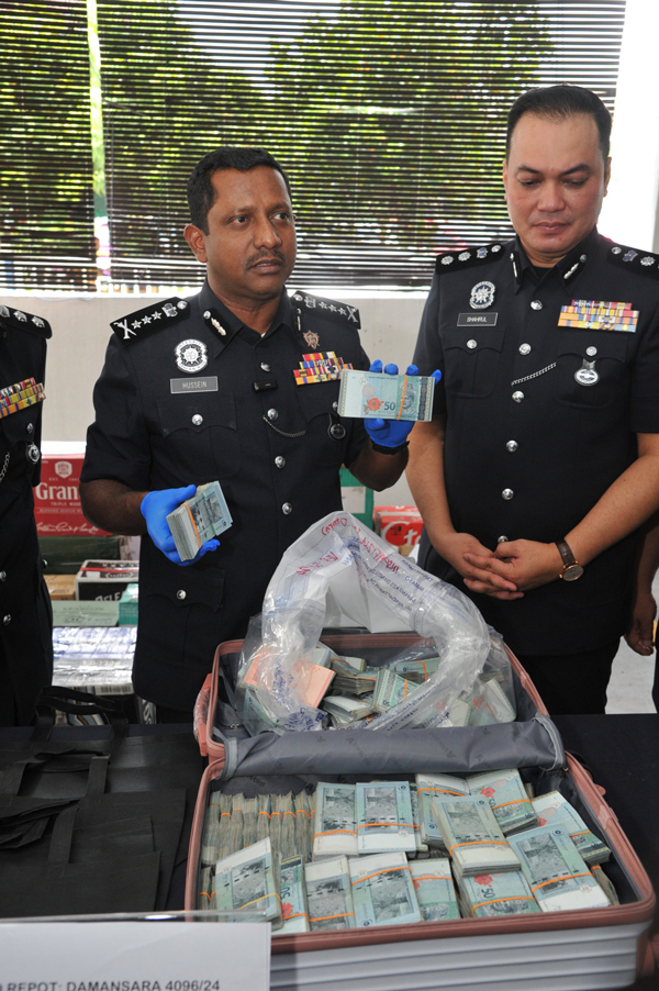 Part 2｜不为50万巨款所动 正直保安 全网夸赞