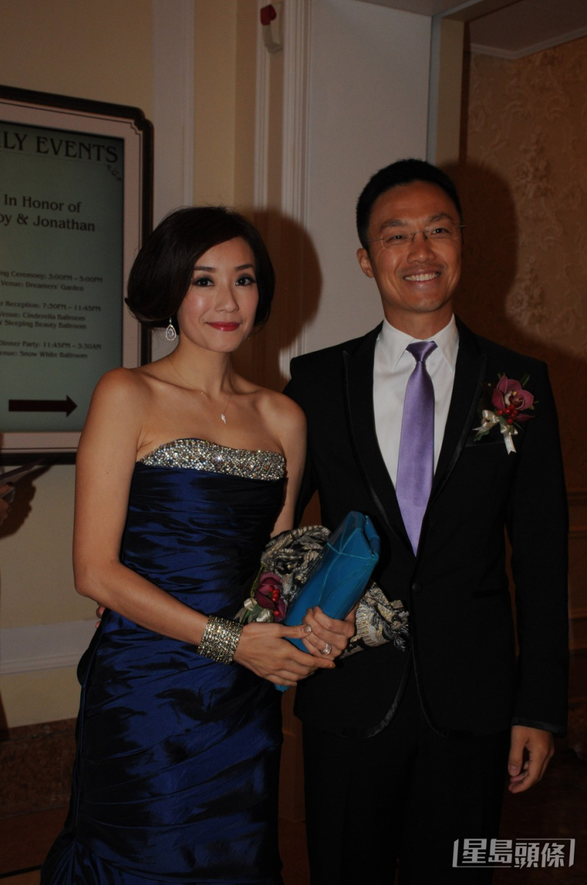 张新悦2007年与前立法会议员杨哲安结婚。