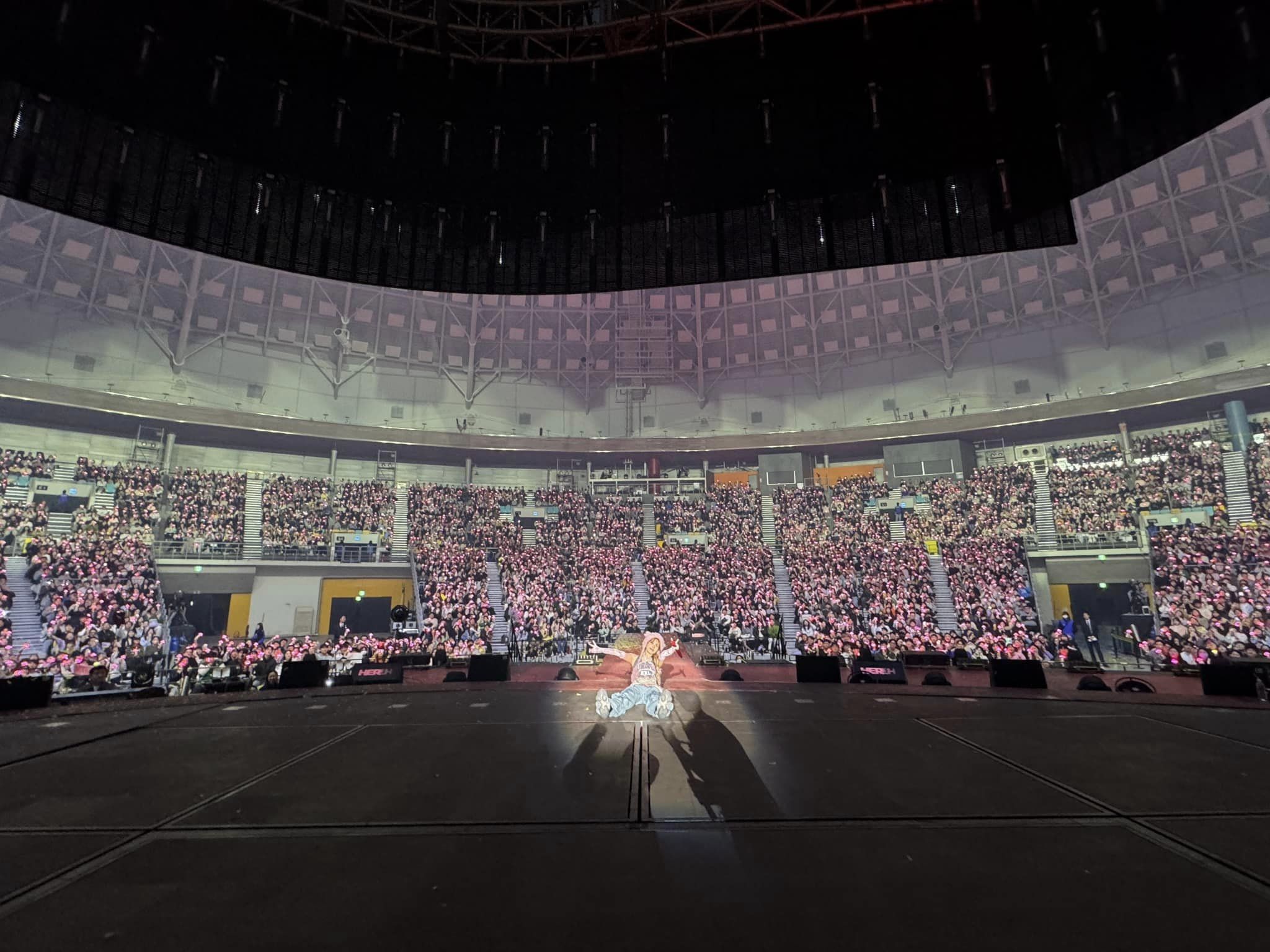 IU开唱首场就吸引了上万名观众。（图取自IU面子书）