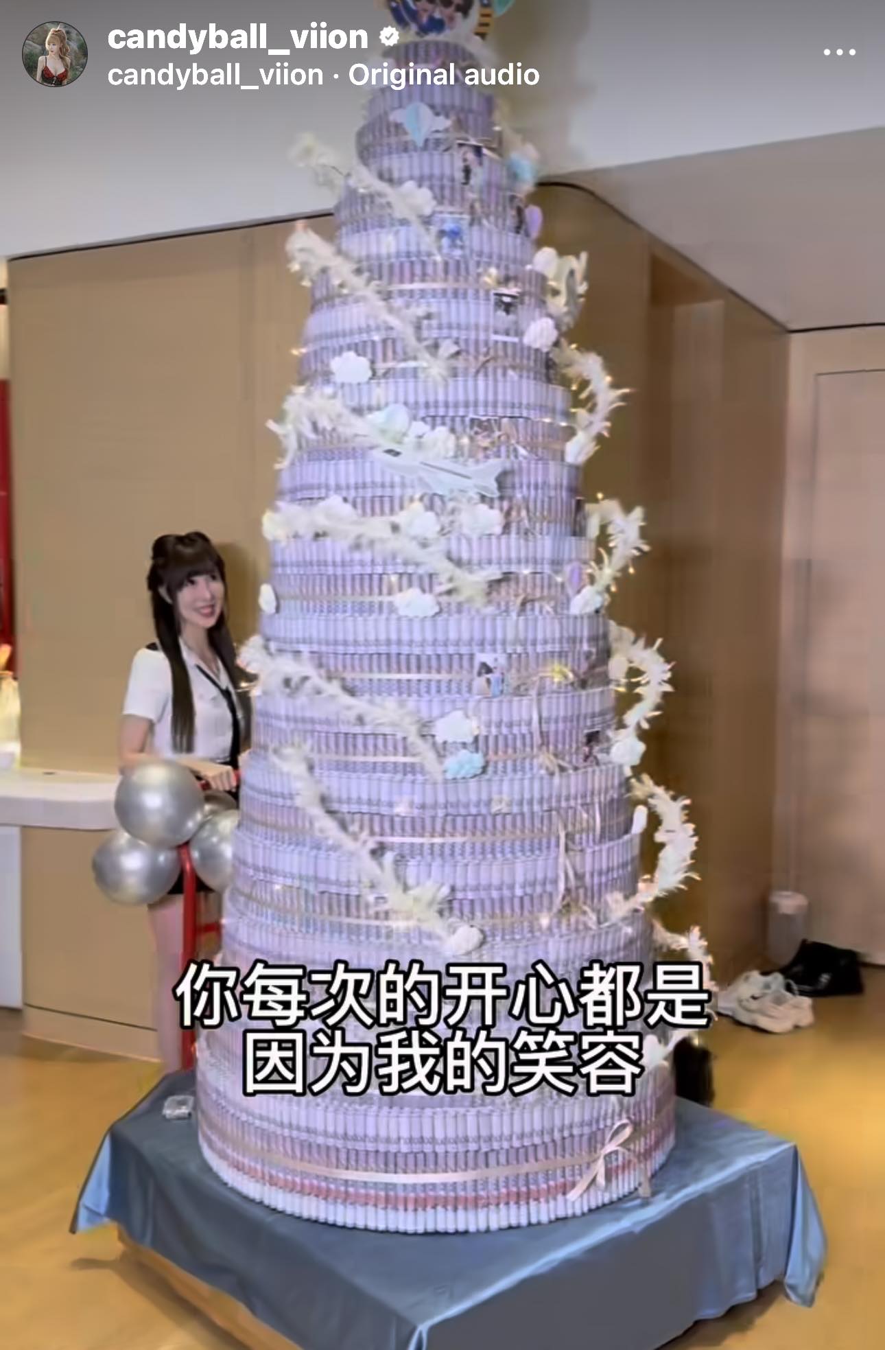 Candy出场送上价值30万令吉的“有钱蛋糕”。（图取自IG)