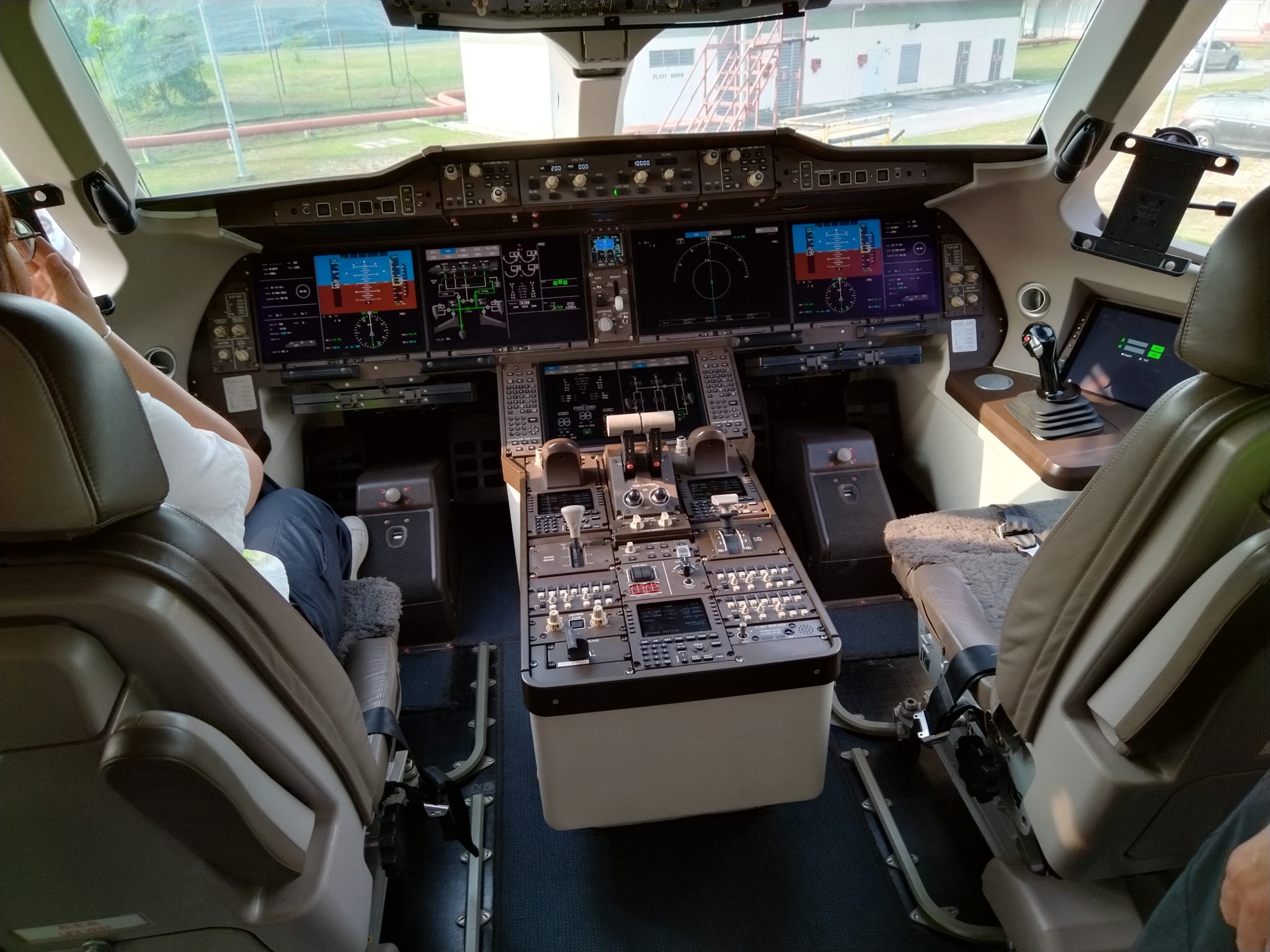 中国商飞快线ARJ-21客机 首次在马进行演示飞行