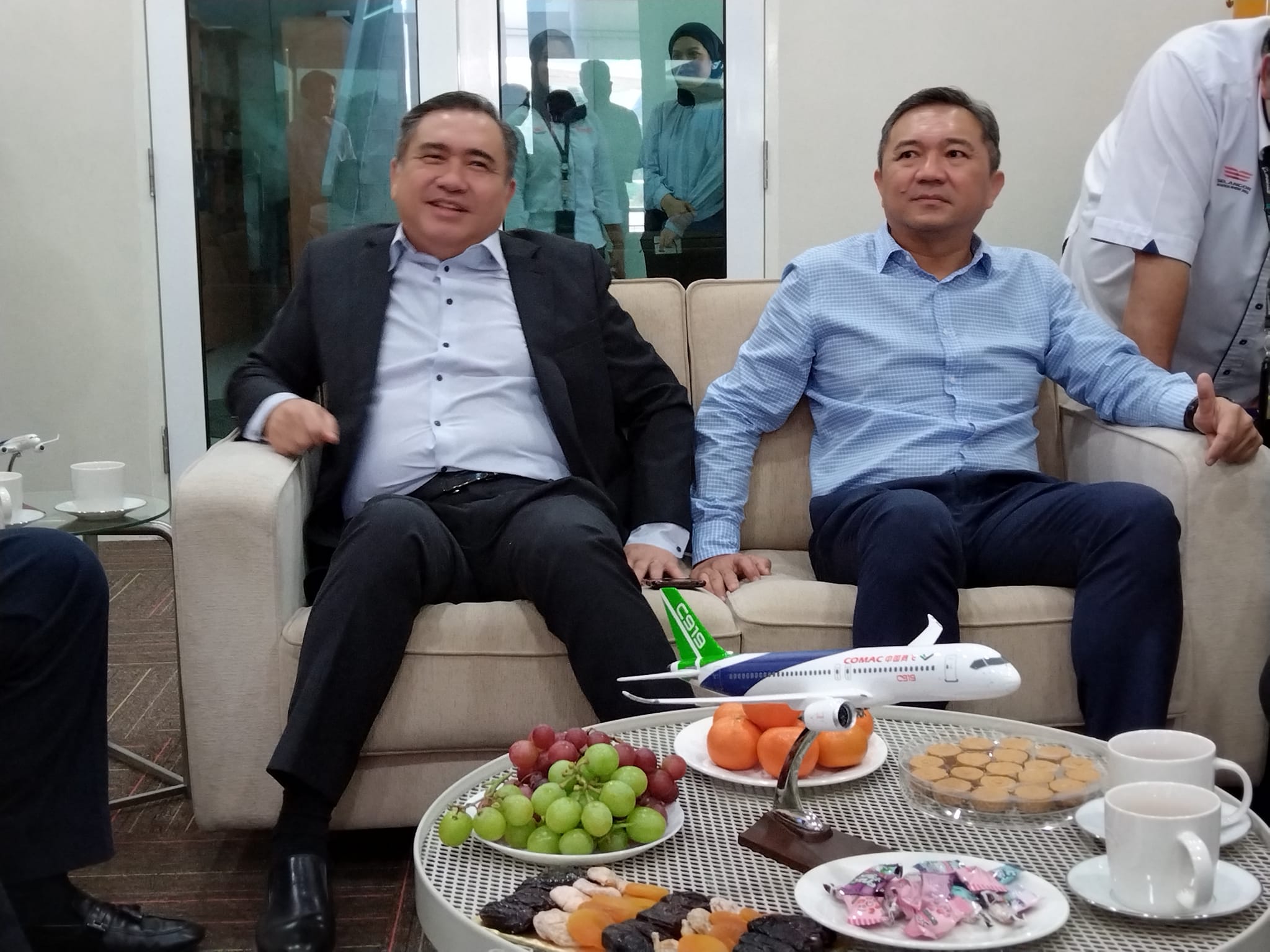 中国商飞快线ARJ-21客机 首次在马进行演示飞行