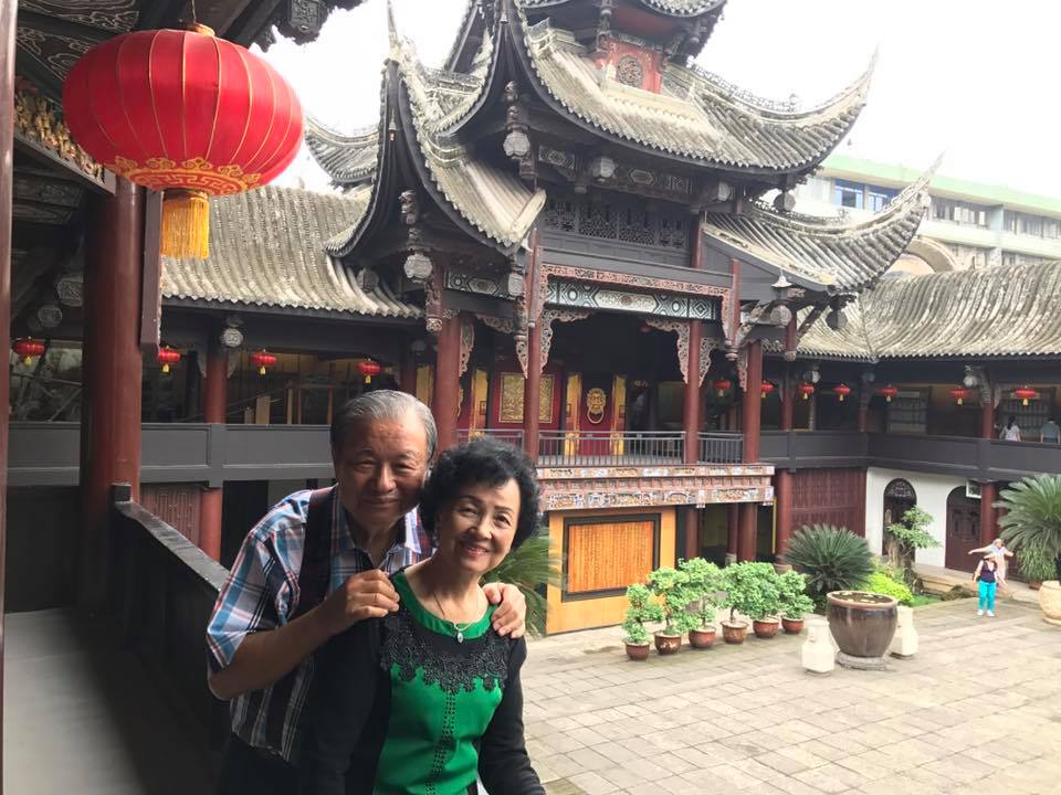 华团前辈蔡尤明与夫人符月兰2017年到访四川自贡市。
