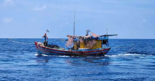 越渔船私闯大马海域 扣6人 充公总值170万渔船及鱼获