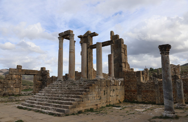 <b>贾米拉古城遗址</b>－－　贾米拉古城位于阿尔及利亚北部塞提夫省，始建于公元1世纪，1982年被联合国教科文组织列入世界文化遗产名录。（新华社）
