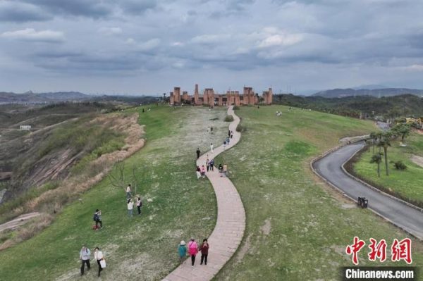 高椅岭景区已发现面积最大的丹霞地貌集中分布区。