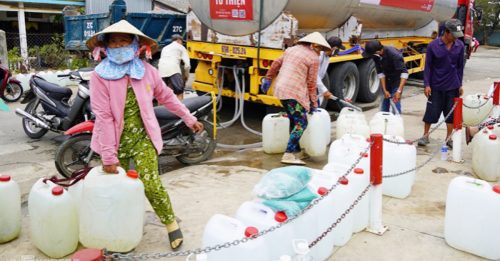 越南新富东县 因干旱进入紧急状态