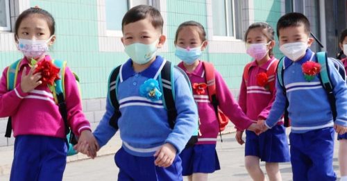 朝鮮禁學生 學韓國揹“單肩側背包”