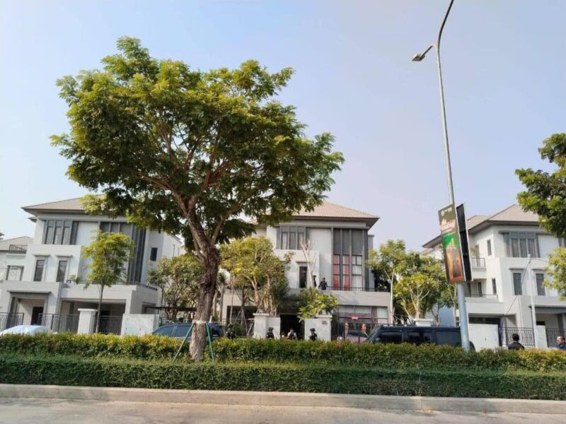 闯别墅打劫 杀屋主后逃不掉 匪徒举枪自尽