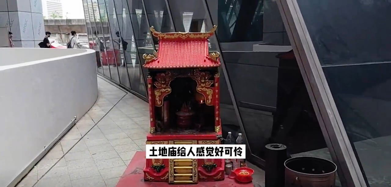 中国男看到拿督公神龛 直呼：很小很可怜