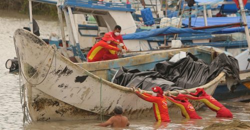 “鬼船”漂至巴西东北部 渔民惊讶发现20具腐尸