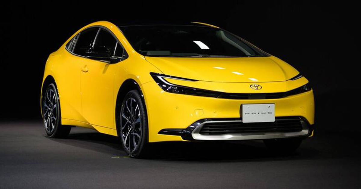 丰田汽车在日本召回了超过13万5000辆Prius hybrid混合动力汽车，并暂停接受该车型的新订单。
