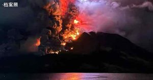 印尼鲁昂火山爆发 气象局模拟演练是否引发海啸
