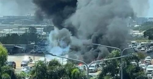 马尼拉机场火灾 19车被烧毁