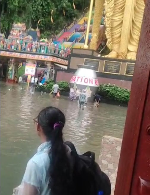 午后狂风暴雨 黑风洞也淹了！