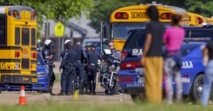 美高中生射杀同学 受害者中6枪惨死