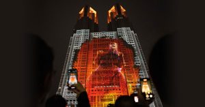 “哥斯拉”突袭东京都厅光雕秀 逾8000人观赏 赞气势十足