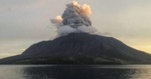 印尼鲁昂火山大喷发！ 烟柱高达19公里