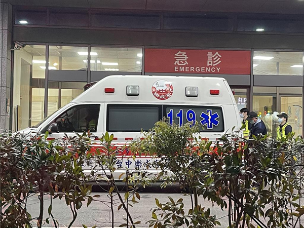 台中市东区1名6岁男童，上午在住家被发现没有呼吸心跳，紧急送医抢救仍宣告不治，死因待查。