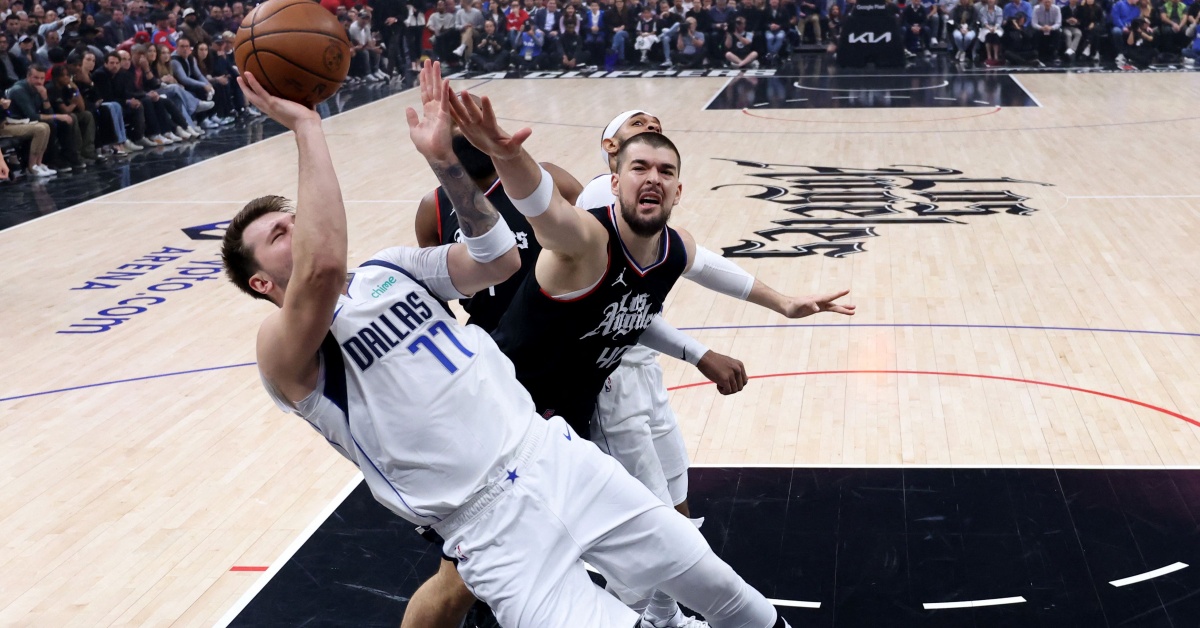 NBA｜ 險勝快艇     獨行俠扳回一城