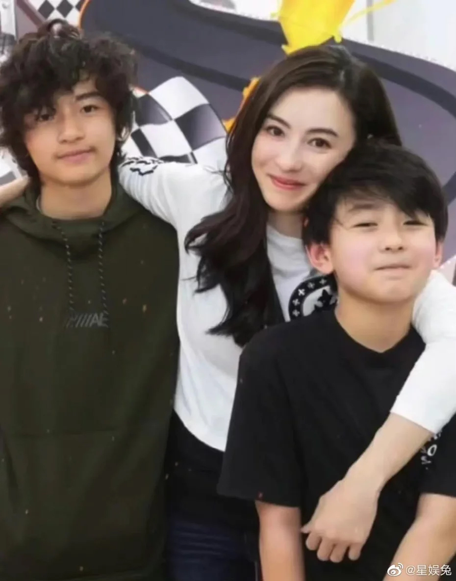 张柏芝离婚后,努力照顾与谢霆锋的儿子。