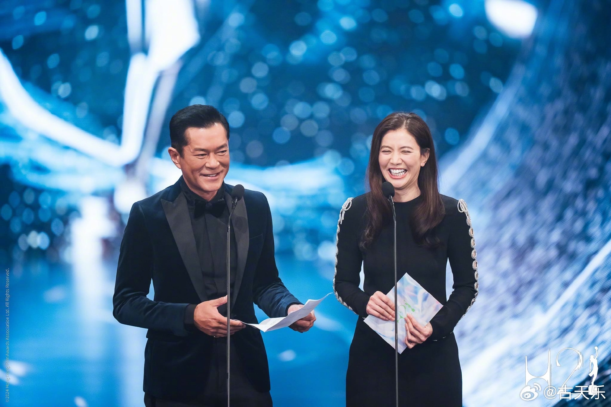 古天乐与袁咏仪一同颁发香港金像奖影帝奖项。