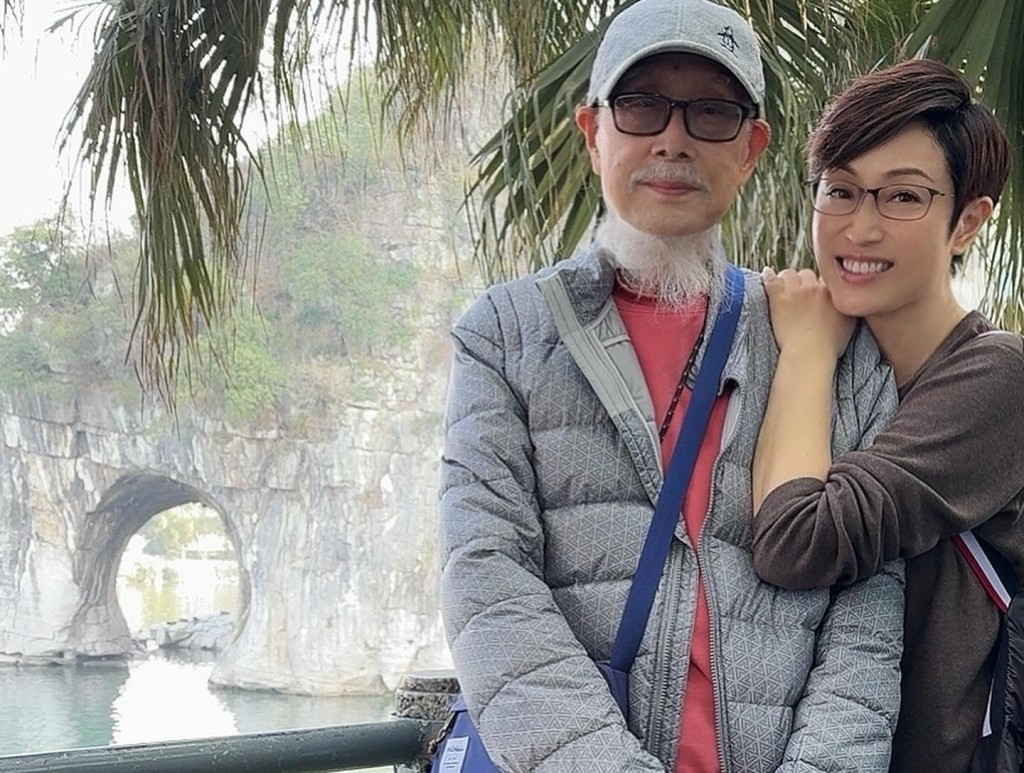陈法蓉非常孝顺，时常带爸爸四处旅行。