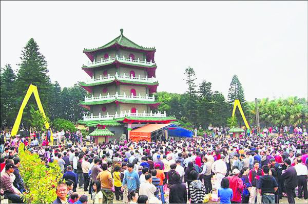 台湾最著名“叶五美家族”每年清明最大规模万人祭祖的盛大场面。