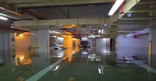 新国公寓泊车场淹水 多辆豪华轿车遭殃