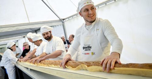 140公尺长法棍面包 刷新世界纪录