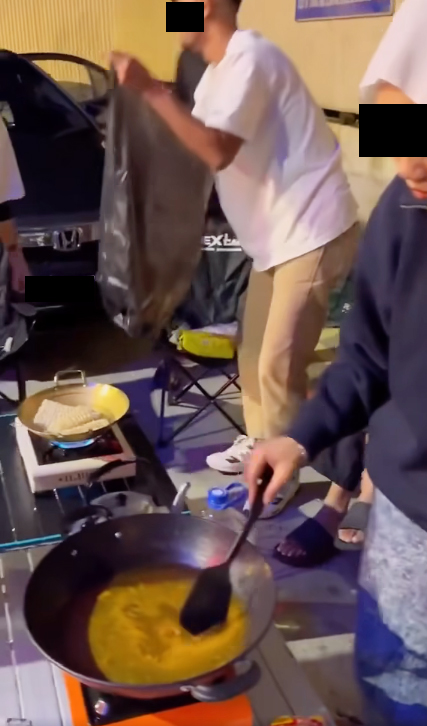 露营地新地点?年轻人聚集油站扎营 开火煮面 开心拍照