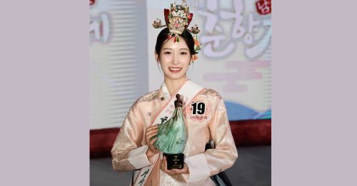 20岁参赛者金正允 获韩国“春香小姐”冠军
