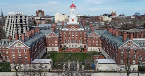 哈佛大学董事会 拒绝给13名挺巴学生颁发文凭