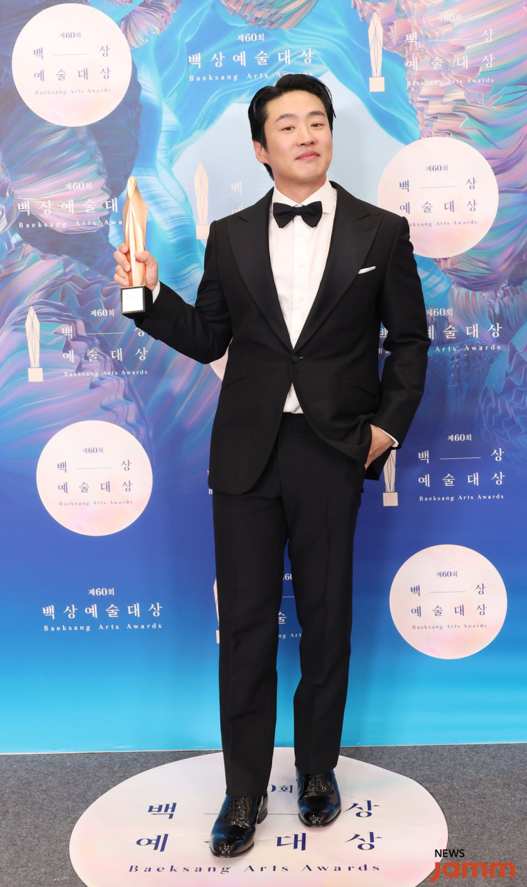 安宰弘获最佳男配角奖。