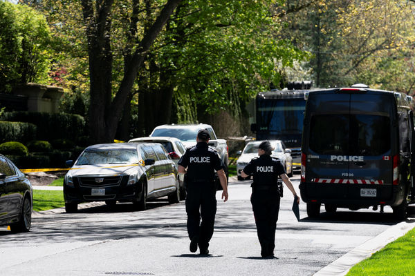 Toronto Police investigators work outside of 21 Park Lane Circle after a security guard was shot outside the Bridle Path mansion of Canadian rap star Drake in Toronto, Ontario, Canada May 7, 2024.  REUTERS/Arlyn McAdorey
