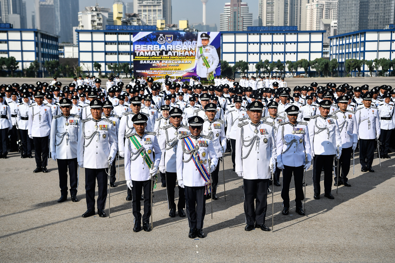 立志向警官父看齐 2孩母亲终如愿当“Madam”